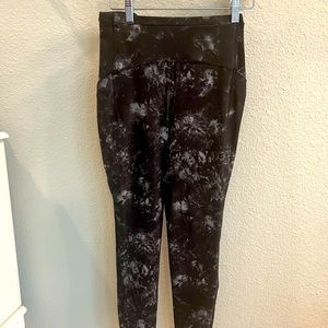 Lululemon Size 6 Black/White/Gray High Waist leggings
